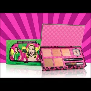 Benefit blushing beauty kit
